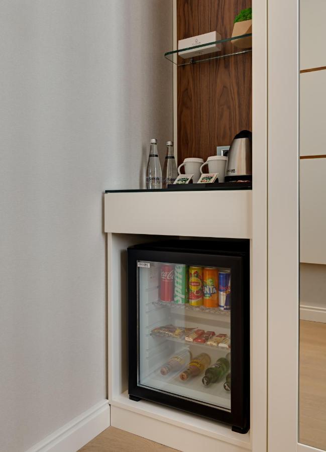 Gleam Collection Hotel Provincia di Provincia di Istanbul Esterno foto A mini-bar in a hotel room